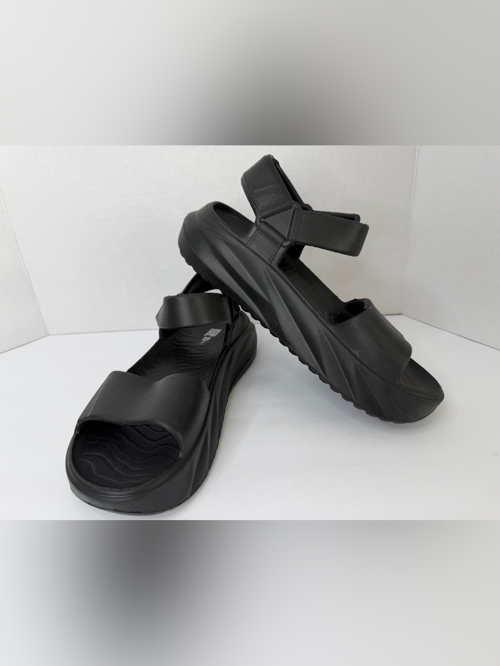 32 Degrees Cool Black Platform Sandals Women’s 6-7 Chunky Slides